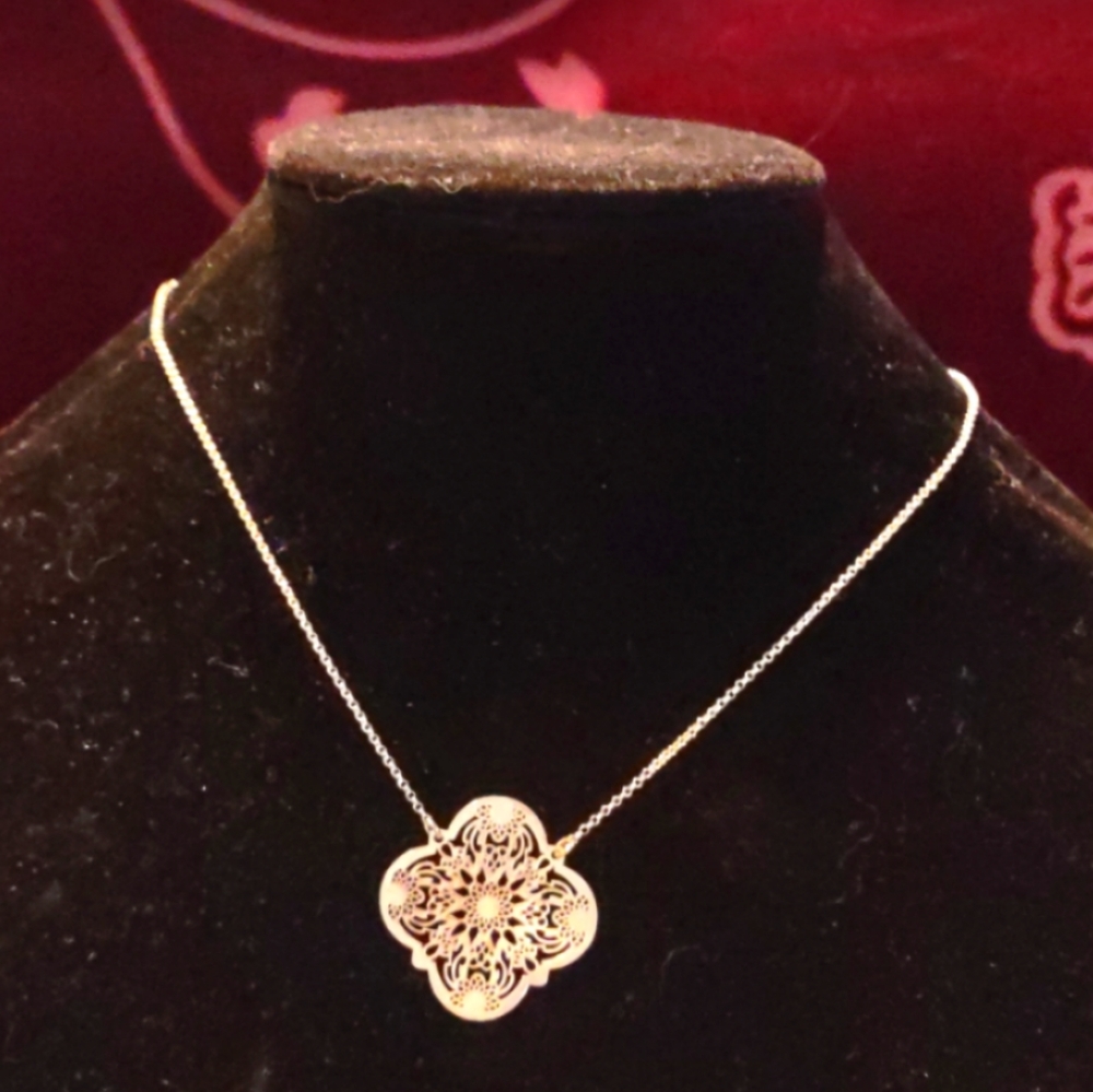 🌻Delicate silver necklace with silver open work cut out medallion